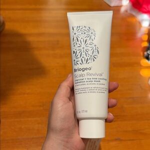 Briogeo Scalp Revival Charcoal + Tea Tree Mask - White